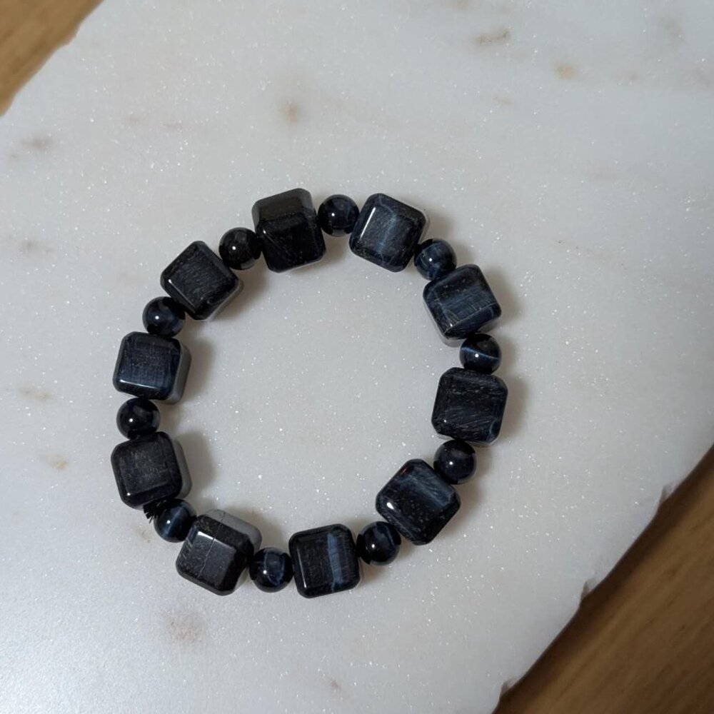 Blue tiger eye bracelet